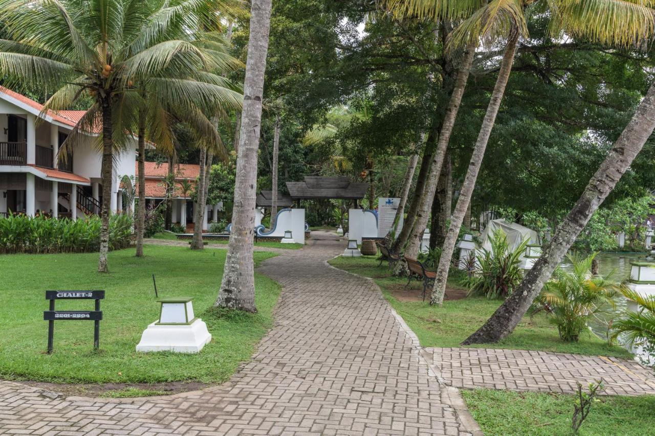 Club Mahindra Ashtamudi Hotel Nindakara Ngoại thất bức ảnh