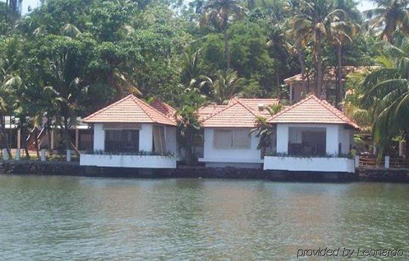Club Mahindra Ashtamudi Hotel Nindakara Ngoại thất bức ảnh