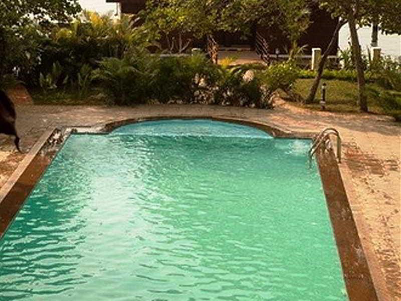 Club Mahindra Ashtamudi Hotel Nindakara Ngoại thất bức ảnh
