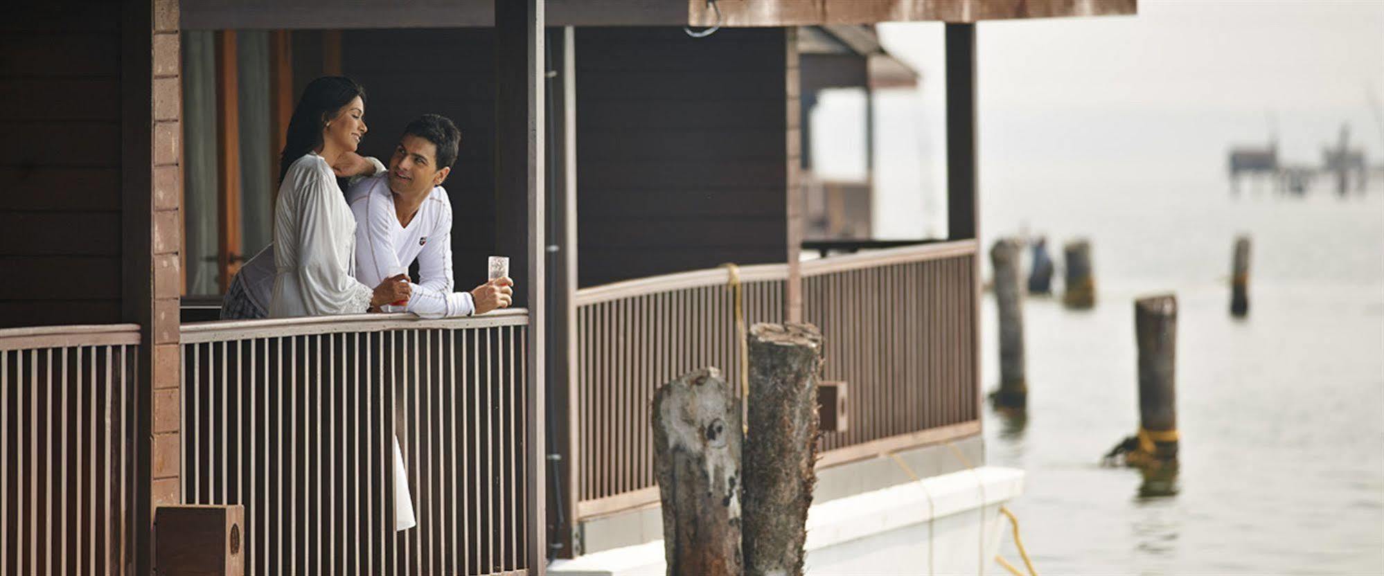 Club Mahindra Ashtamudi Hotel Nindakara Ngoại thất bức ảnh