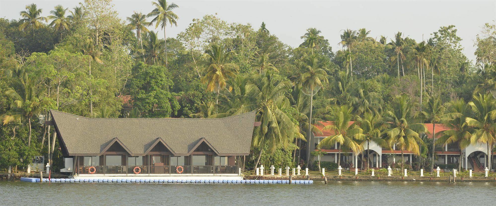 Club Mahindra Ashtamudi Hotel Nindakara Ngoại thất bức ảnh