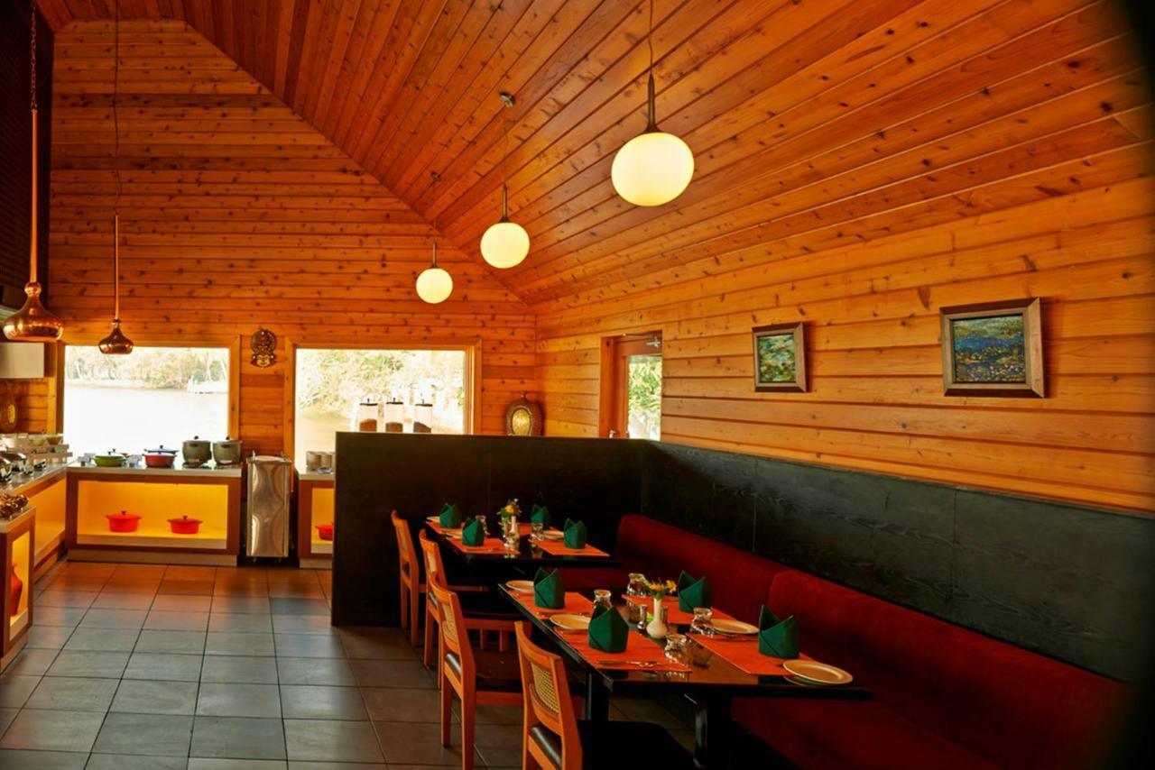 Club Mahindra Ashtamudi Hotel Nindakara Ngoại thất bức ảnh